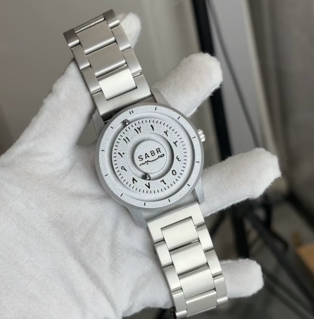 Montre Futuriste pour Homme – SABR